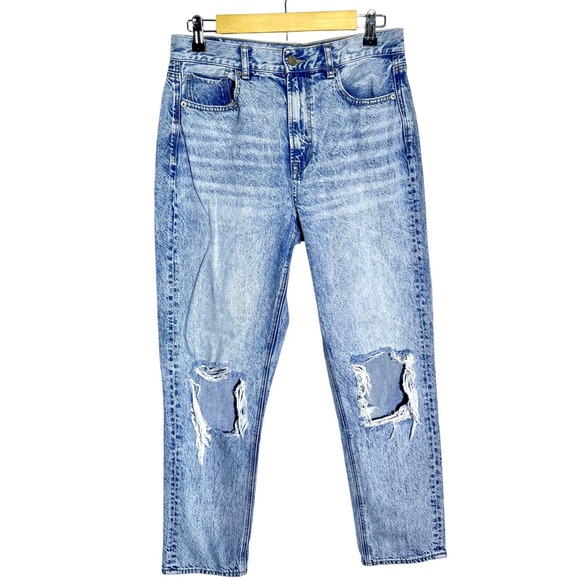 American Eagle Mom Jeans‎ Ripped Distressed Light Wash Denim Size 8 - Picture 1 of 9